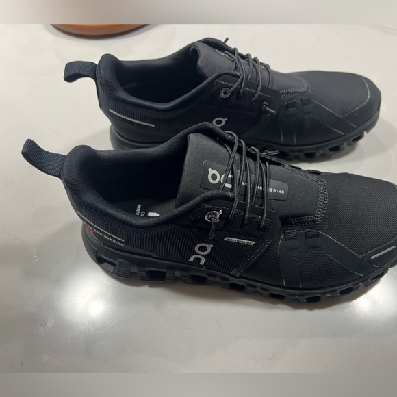 On Running Women’s Black Cloud 6 Waterproof Shoes - Picture 6 of 8